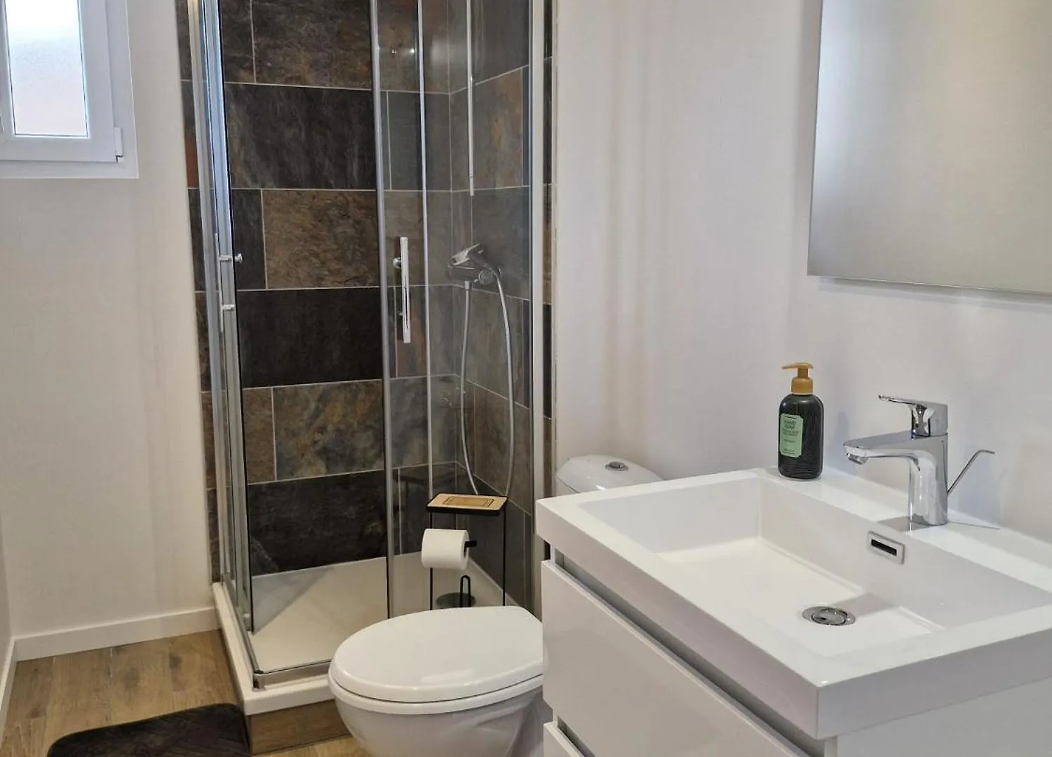 Gite Le Zenith - 3 Chambres, 3 Salles De Bain - Proche Cnpe Et Pipa Lagnieu 0*,